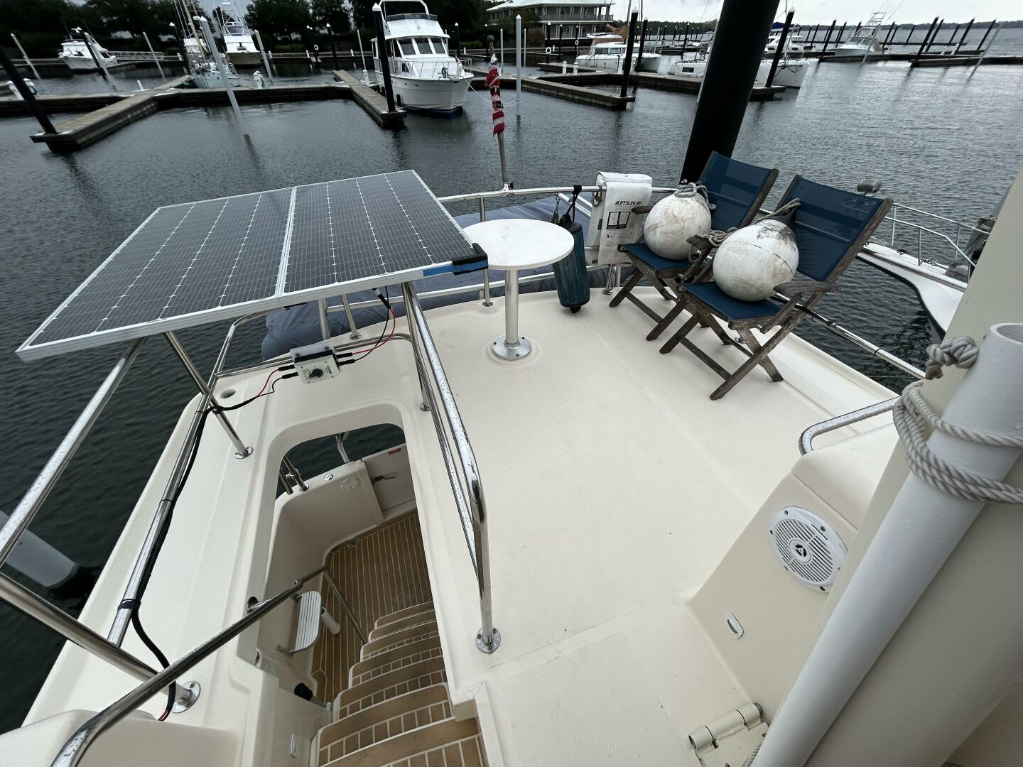 Slide: The Image of 40' Mainship sundeck aft - 4802578