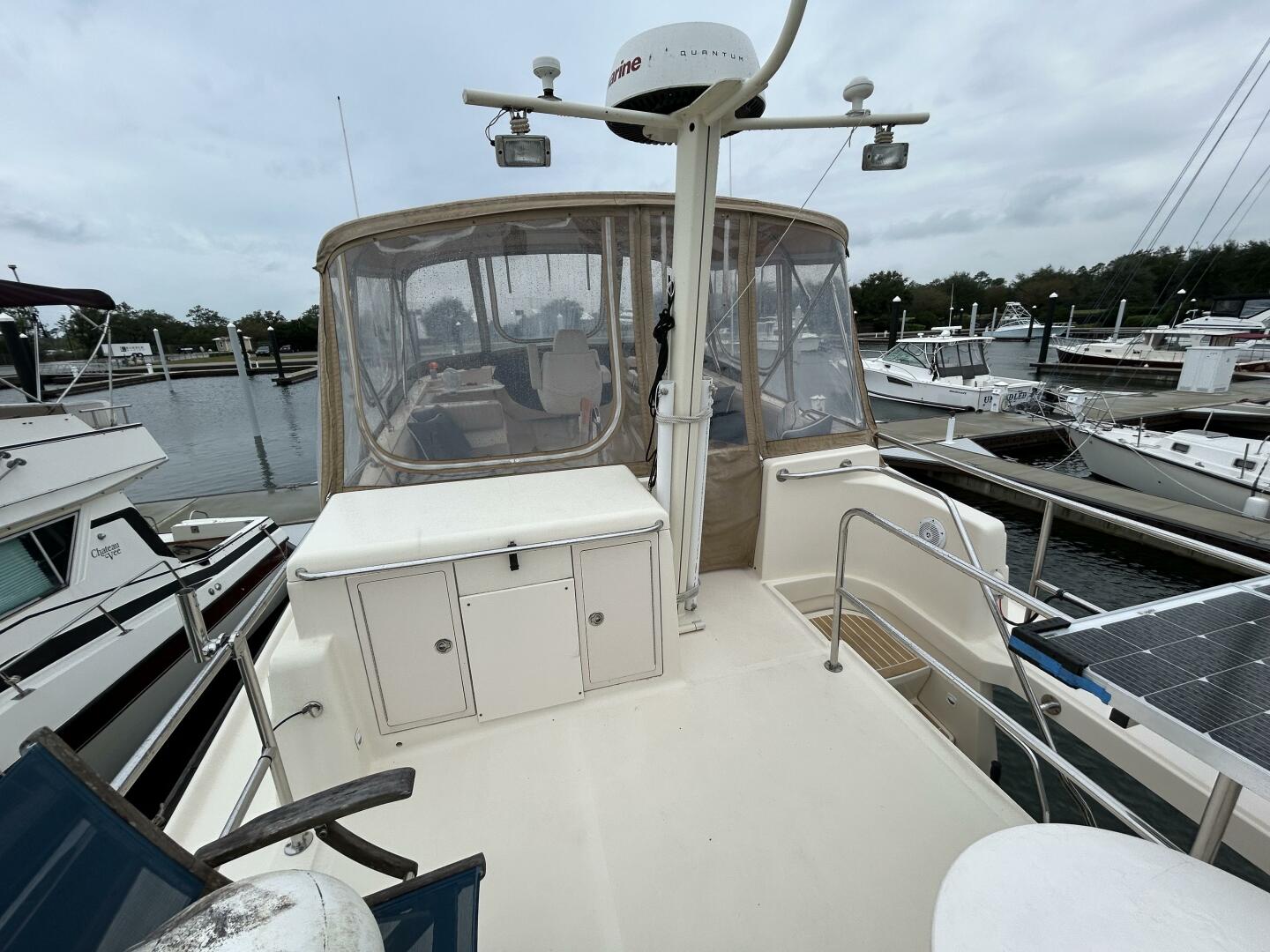 Slide: The Image of 40' Mainship sundeck forward - 4802581