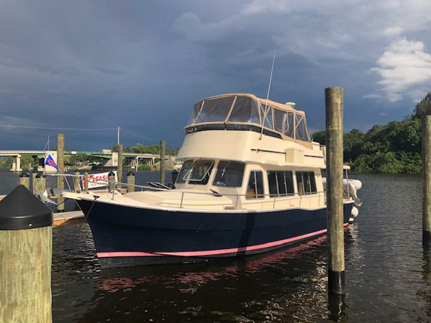 Slide: The Image of Mainship 400 Trawler 2004 - 5291678