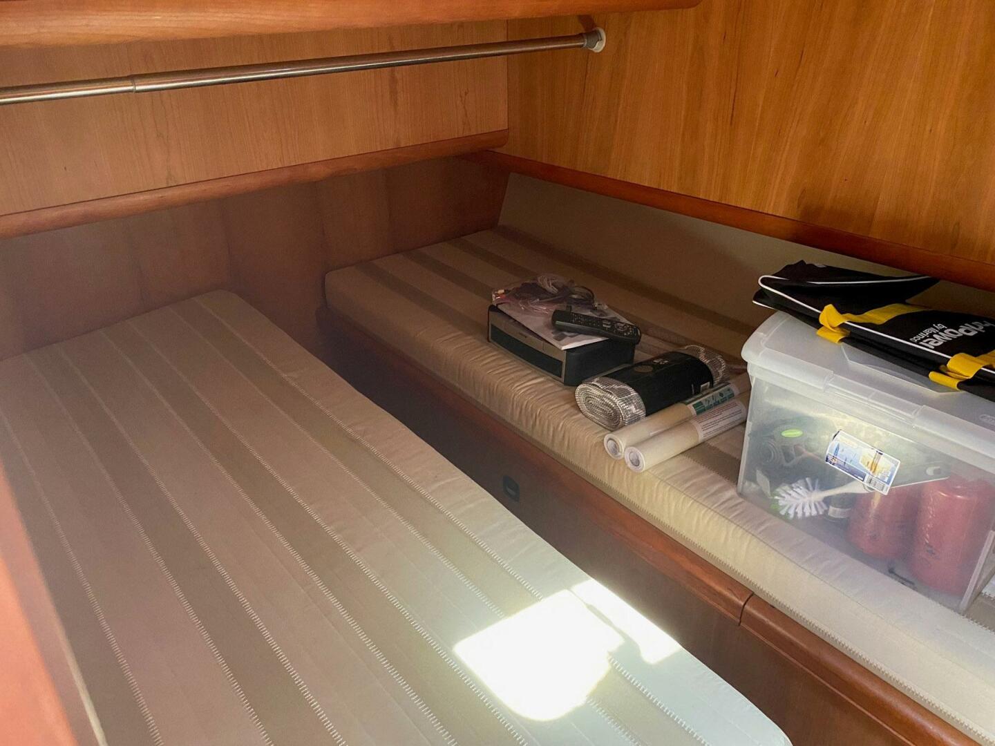 Slide: The Image of Mainship 400 Trawler 2004 - 5291692