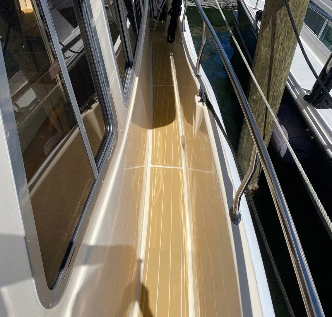 Slide: The Image of Mainship 400 Trawler 2004 - 5291694