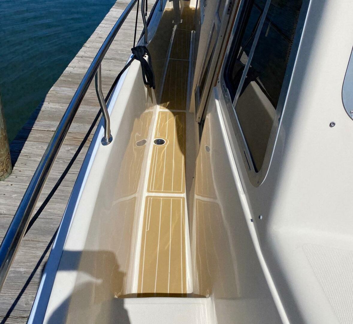 Slide: The Image of Mainship 400 Trawler 2004 - 5291695