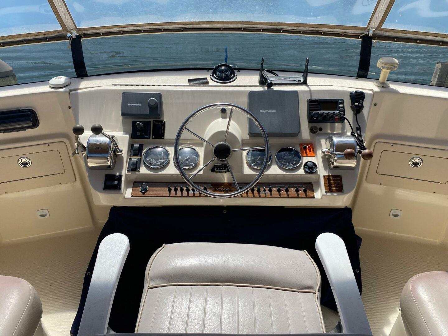 Slide: The Image of Mainship 400 Trawler 2004 - 5291697