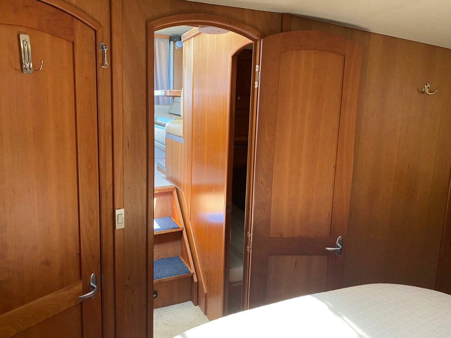 Slide: The Image of Mainship 400 Trawler 2004 - 5291686