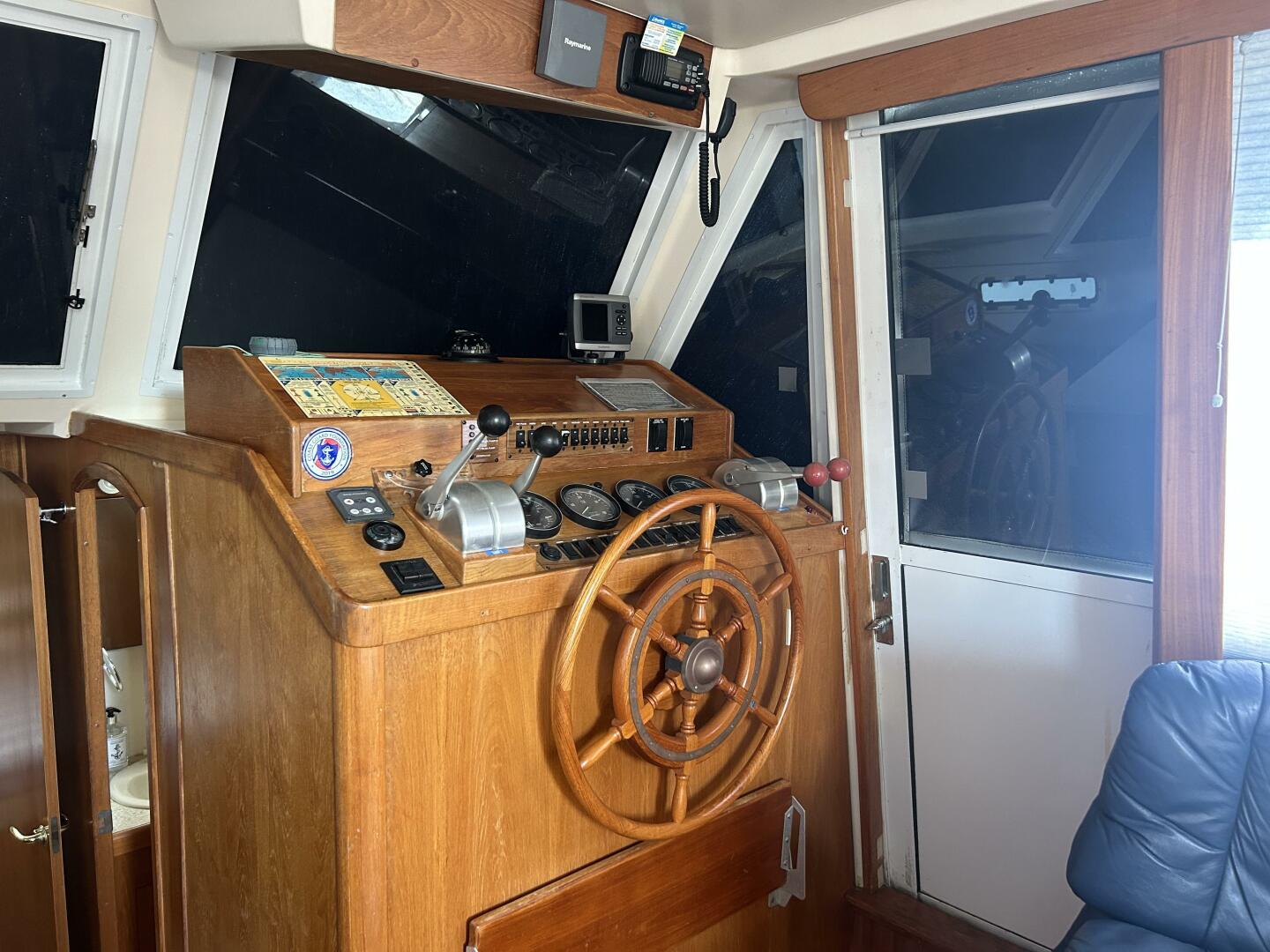Slide: The Image of Mainship 430 - 13