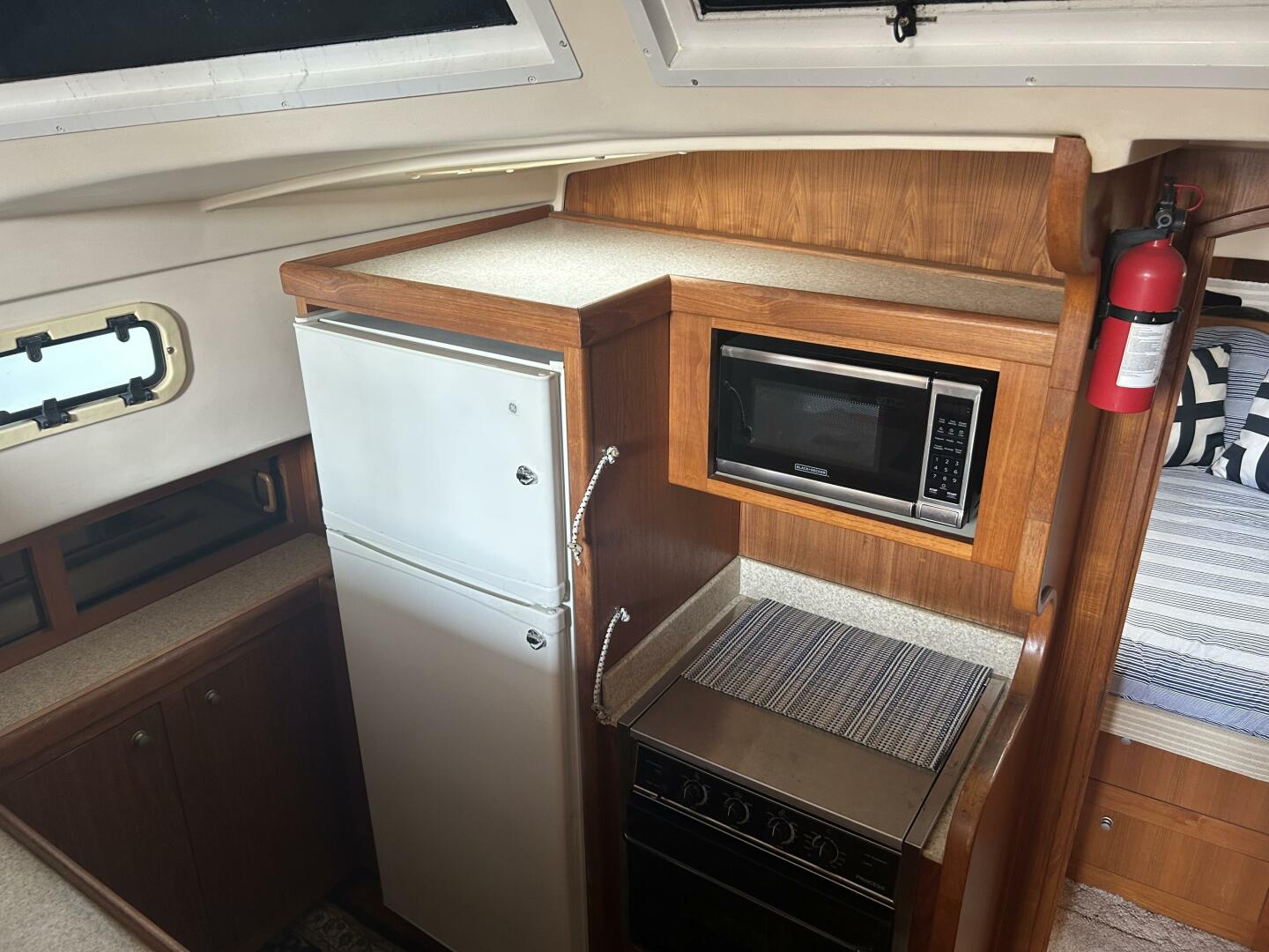 Slide: The Image of Mainship 430 - 17