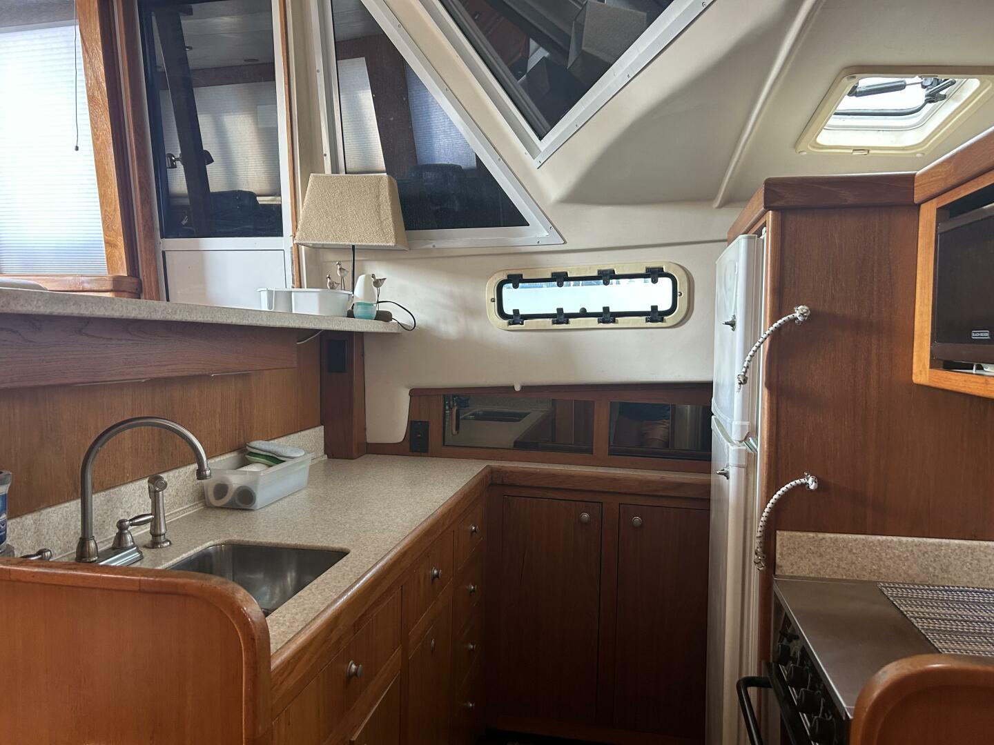 Slide: The Image of Mainship 430 - 18