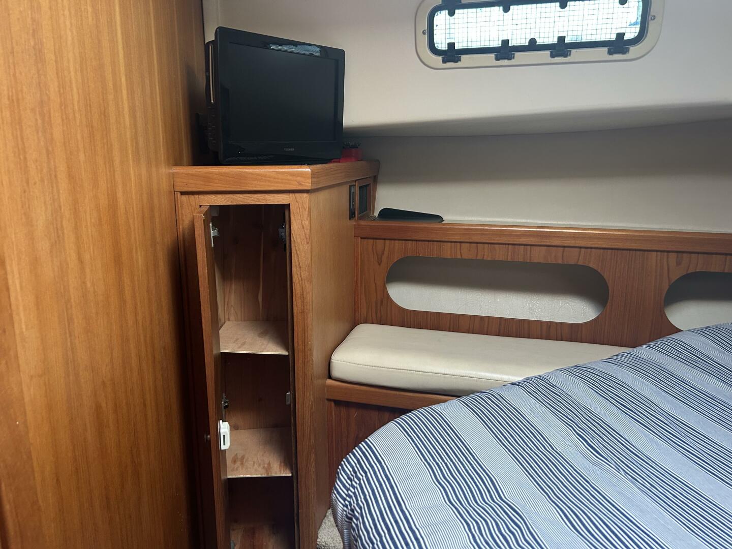 Slide: The Image of Mainship 430 - 23