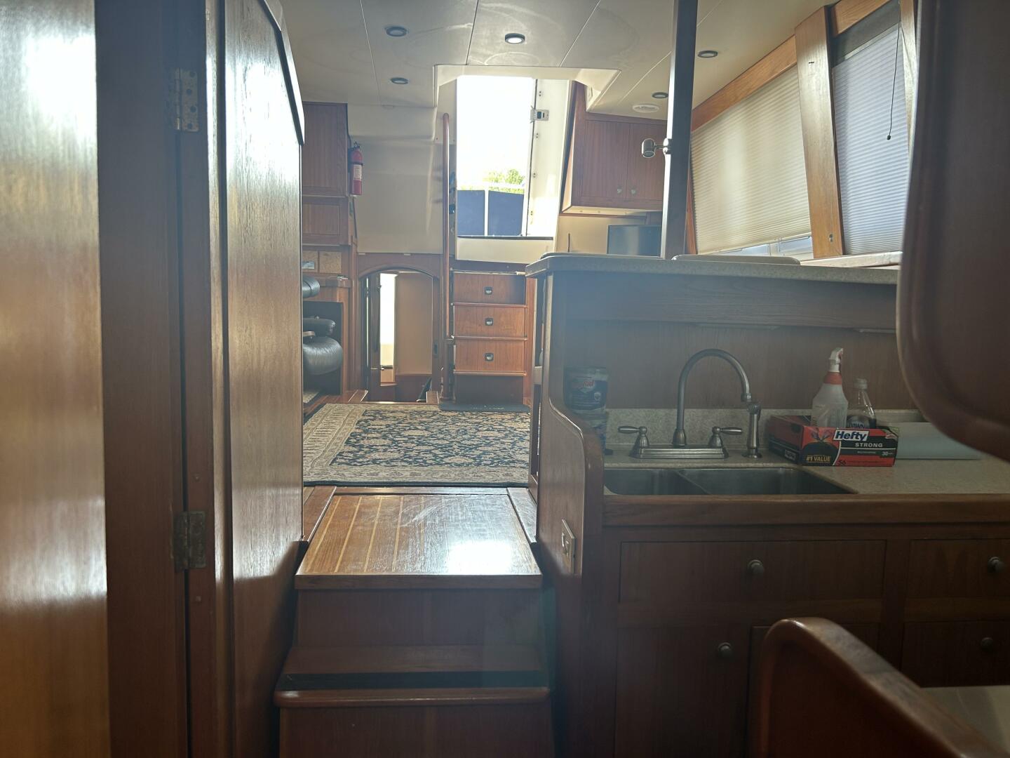 Slide: The Image of Mainship 430 - 28