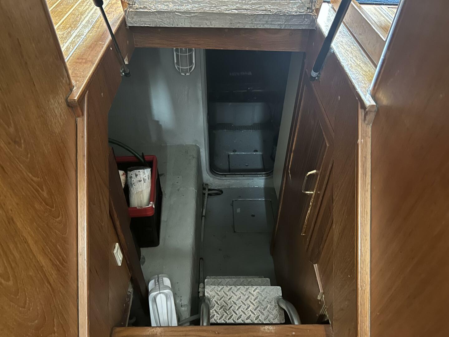 Slide: The Image of Mainship 430 - 29