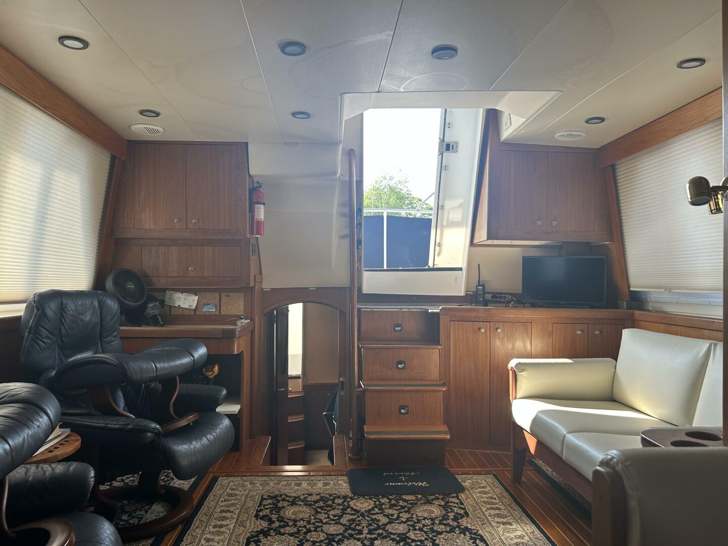 Slide: The Image of Mainship 430 - 31