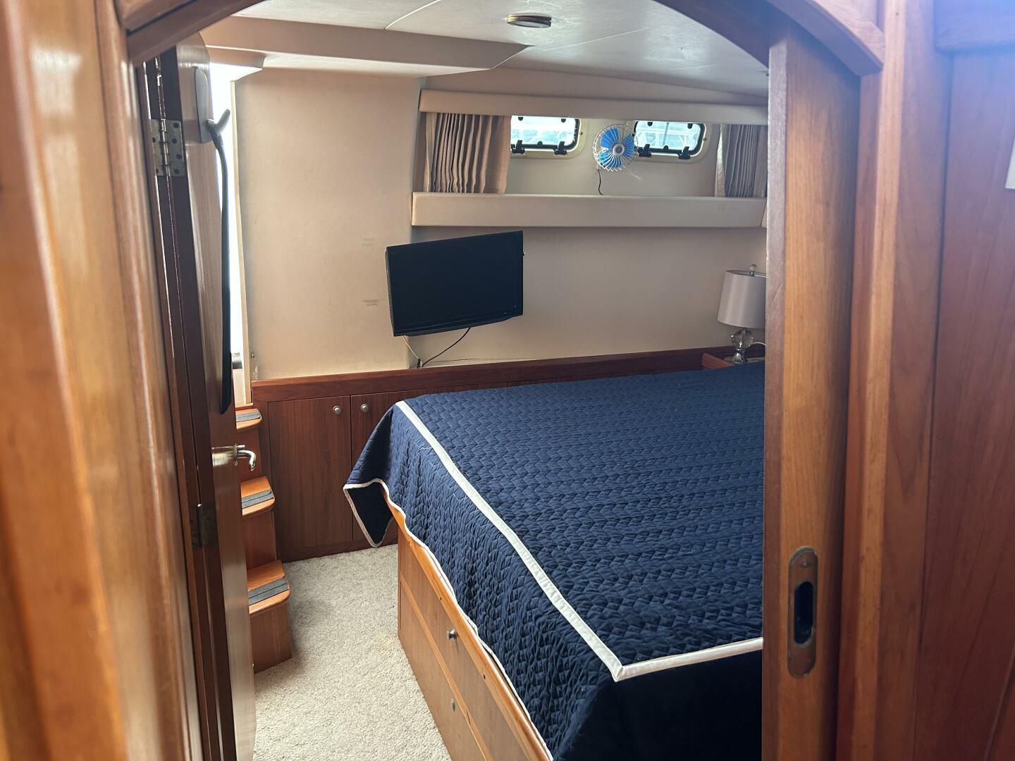 Slide: The Image of Mainship 430 - 33