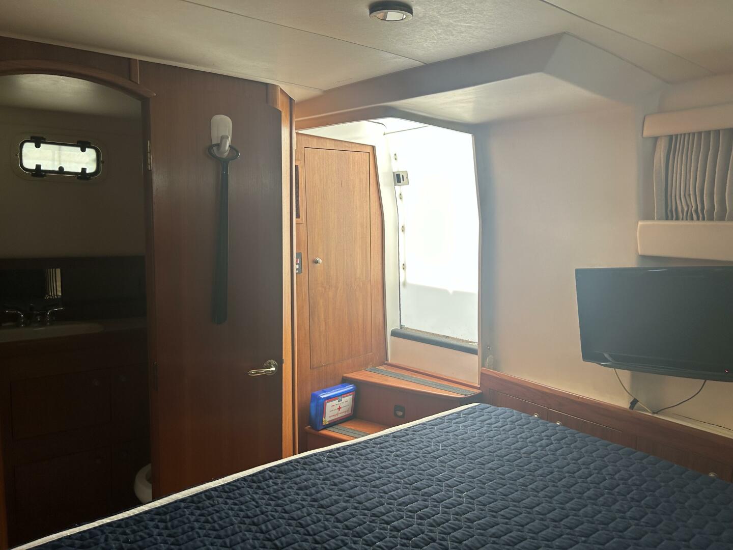 Slide: The Image of Mainship 430 - 36