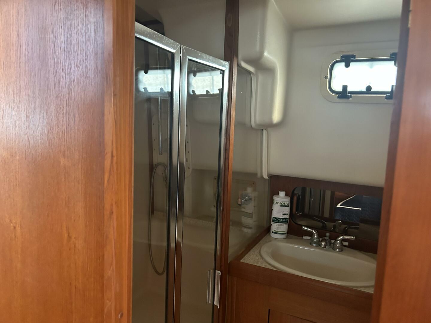 Slide: The Image of Mainship 430 - 37