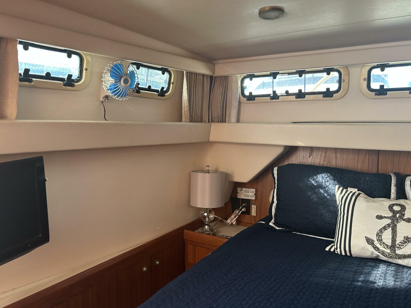 Slide: The Image of Mainship 430 - 39
