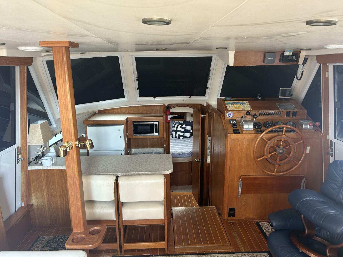 Slide: The Image of Mainship 430 - 8