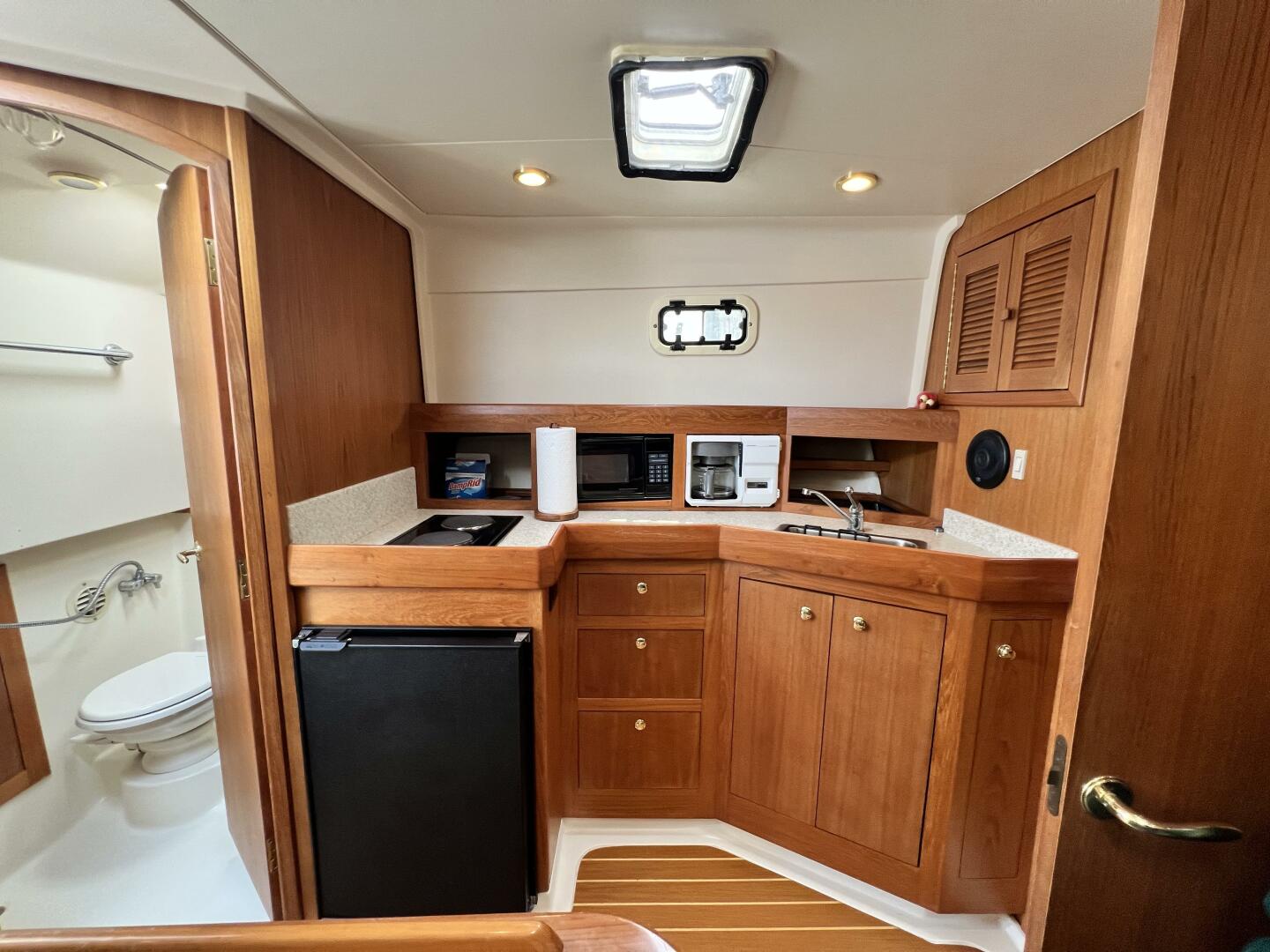 Slide: The Image of 2001 34 Mainship Galley View - 5391010