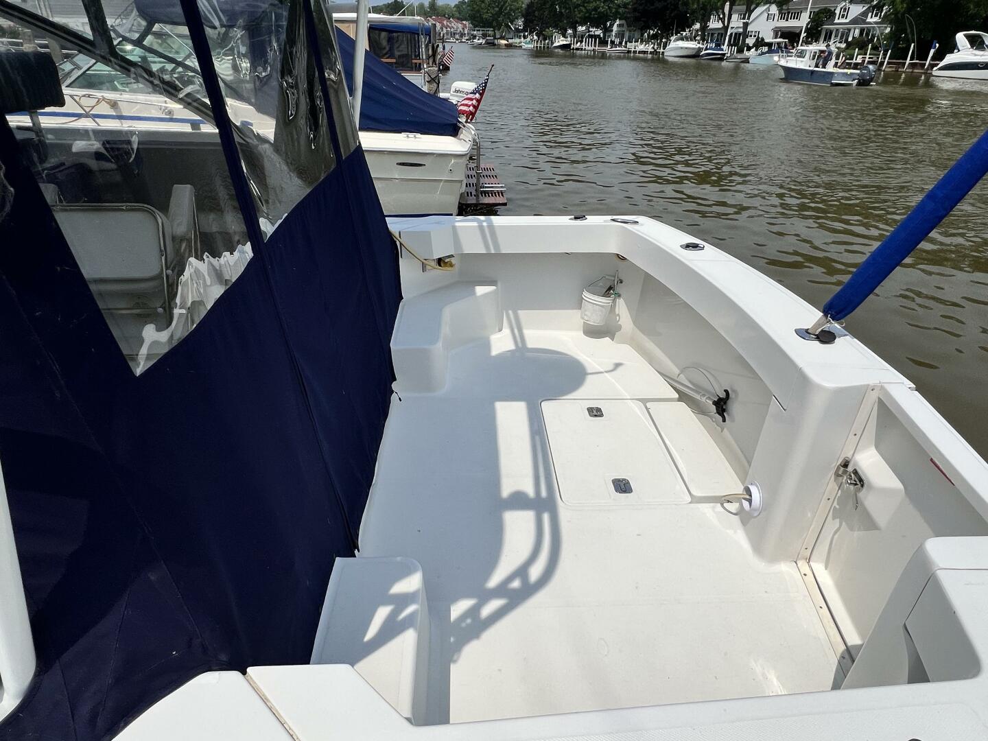 Slide: The Image of 2001 34 Mainship Stern - 5390923