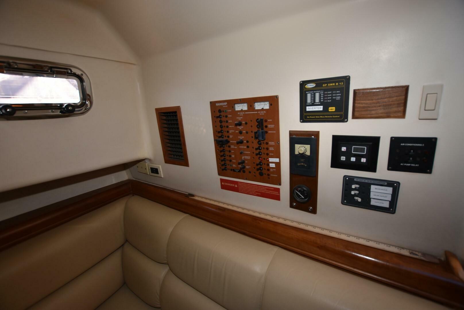 Slide: The Image of Mainship Pilot 34 2006 - 18