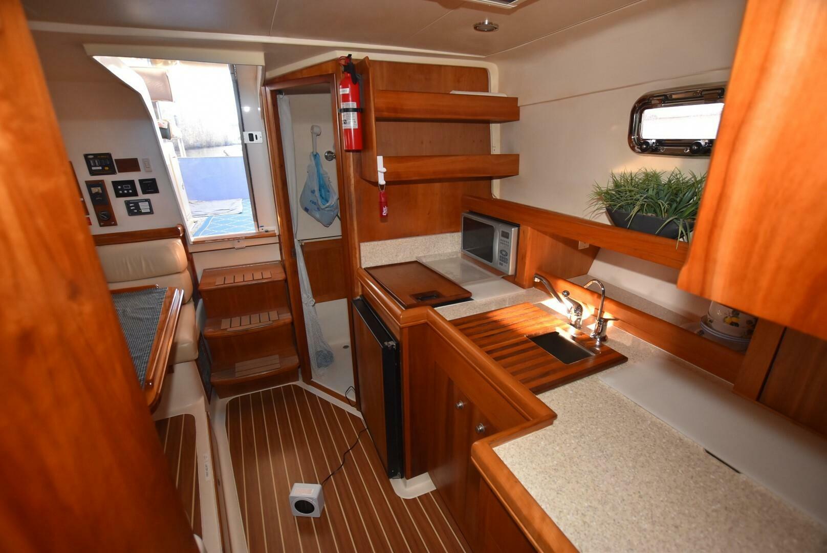 Slide: The Image of Mainship Pilot 34 2006 - 21