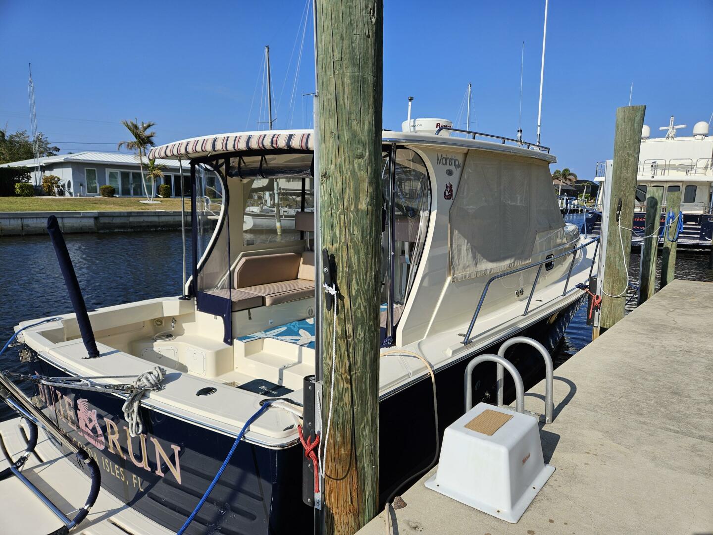 Slide: The Image of Mainship Pilot 34 Sedan 2007 - 4996435