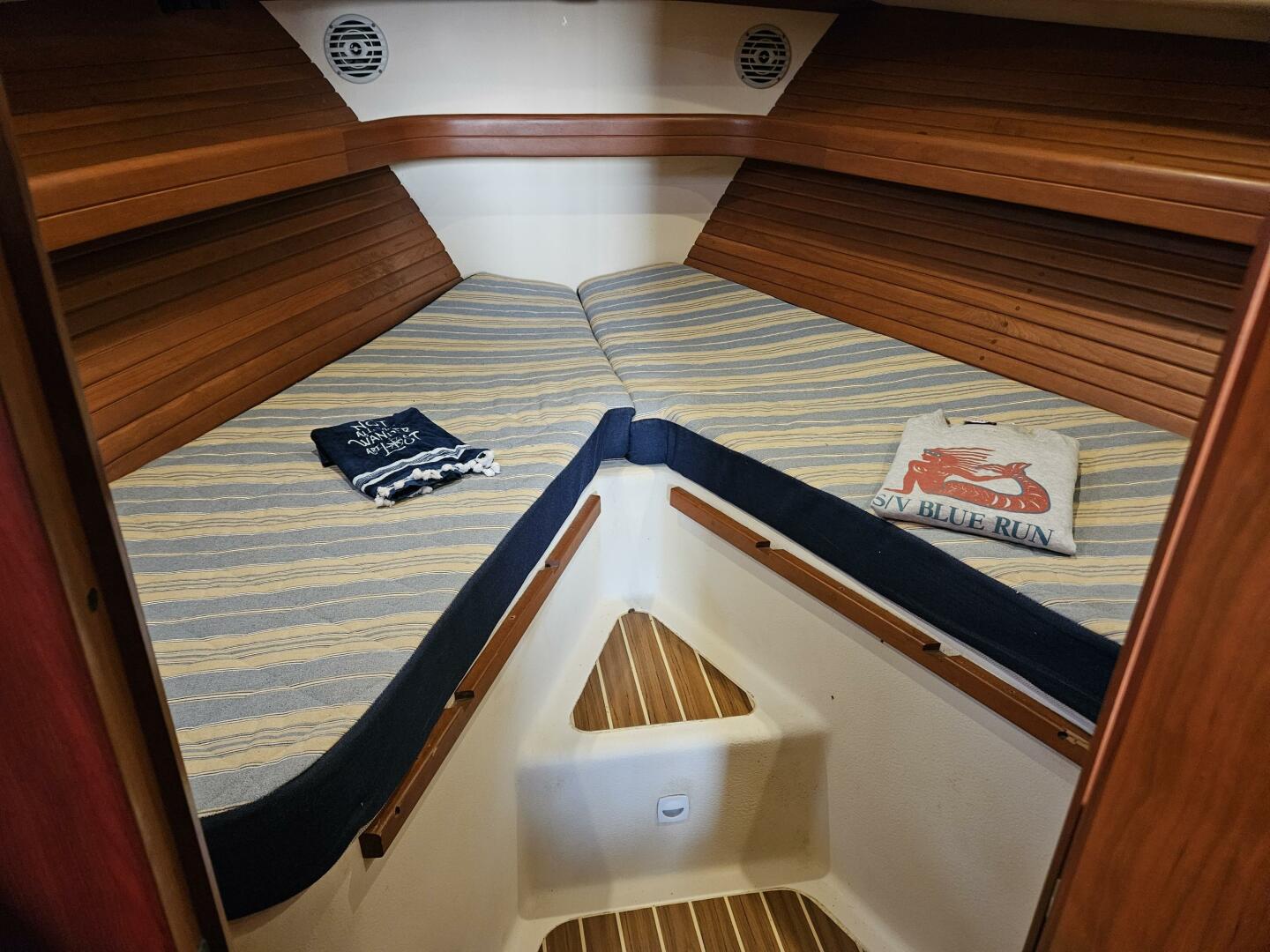 Slide: The Image of Mainship Pilot 34 Sedan 2007 - 4996442