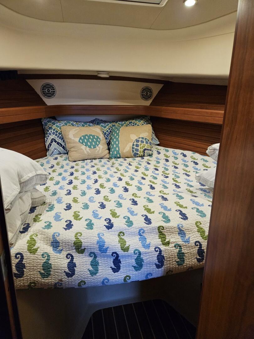 Slide: The Image of Mainship Pilot 34 Sedan 2007 - 4996445