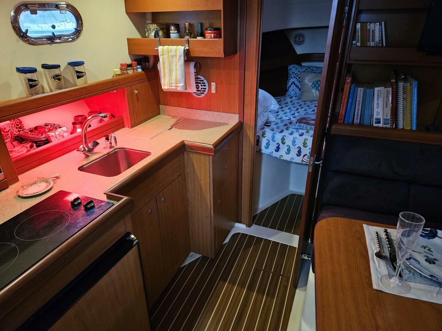 Slide: The Image of Mainship Pilot 34 Sedan 2007 - 4996455