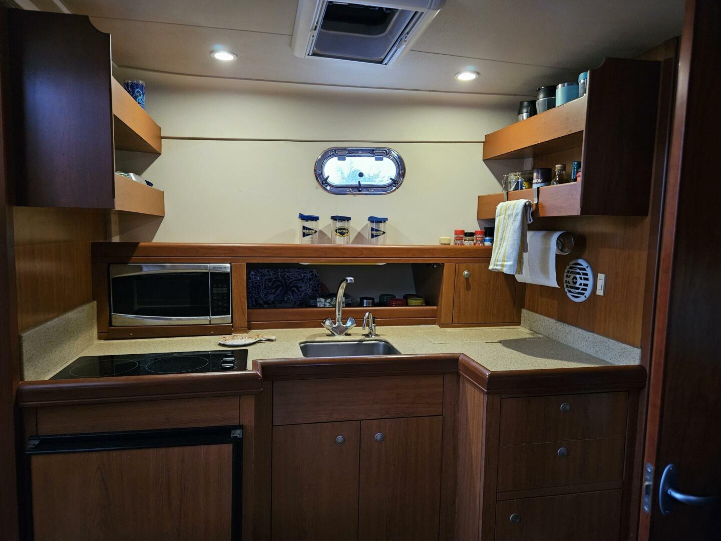 Slide: The Image of Mainship Pilot 34 Sedan 2007 - 4996456