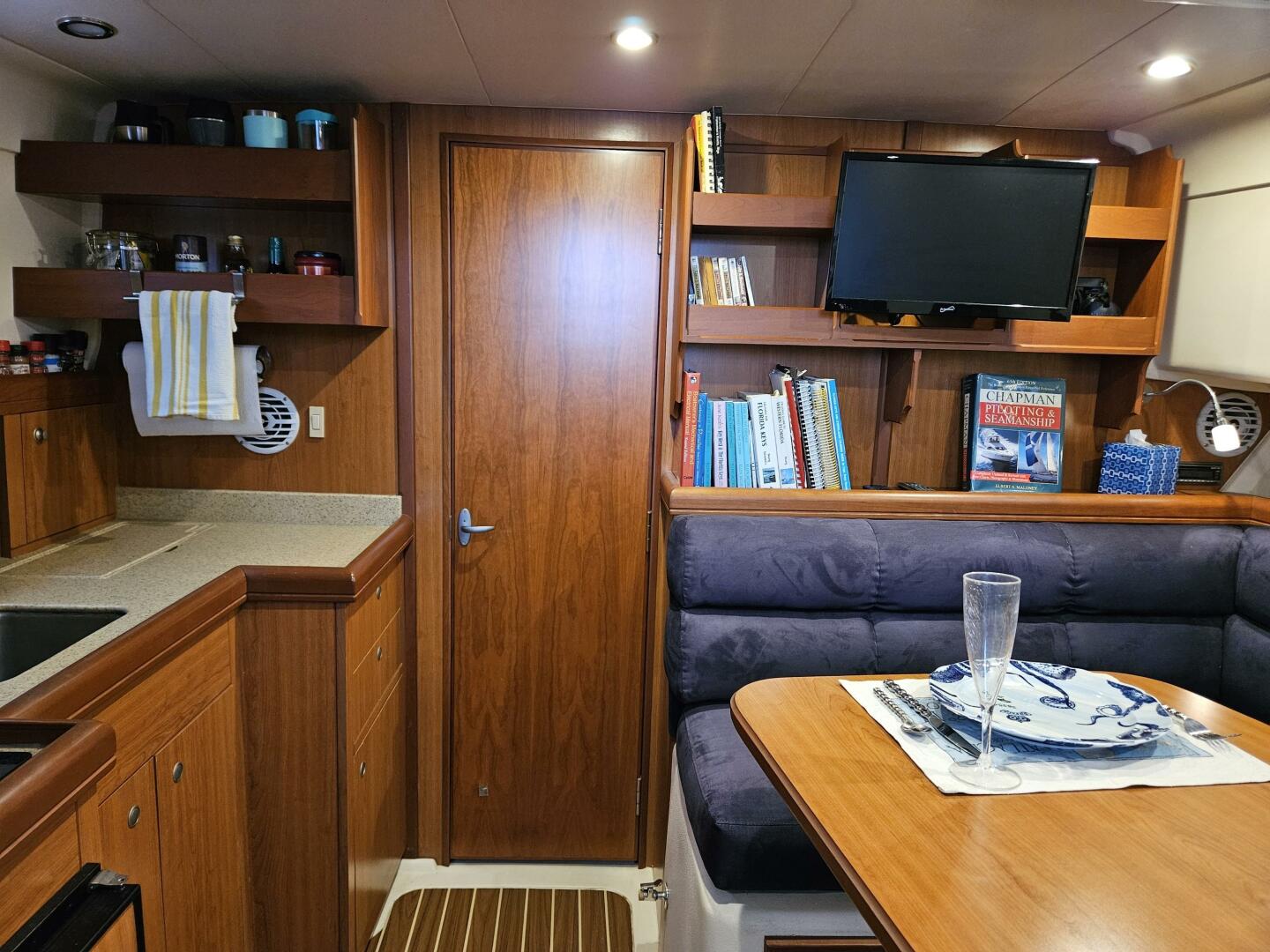 Slide: The Image of Mainship Pilot 34 Sedan 2007 - 4996458