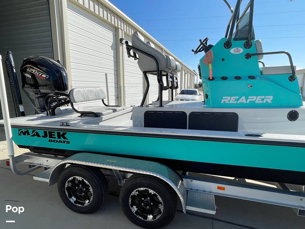 Slide: The Image of Cleat Pull Up - 14987104