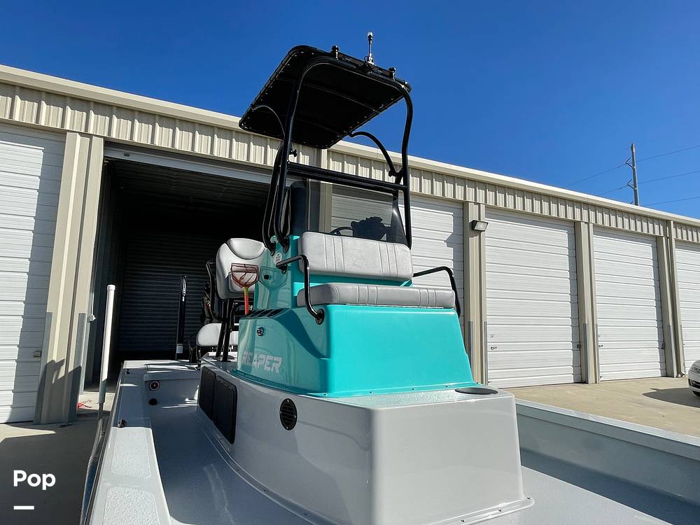 Slide: The Image of Passenger Seat With Backrest And Live Well - 14987112