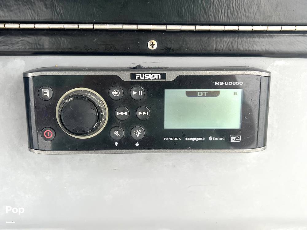 Slide: The Image of Fusion Radio W/6 Speakers - 15400608