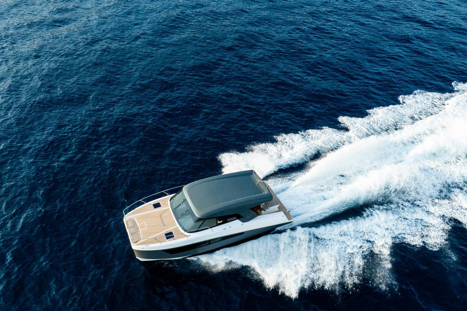 Slide: The Image of Makai M42 Enclosed Saloon 2025 - 5169394