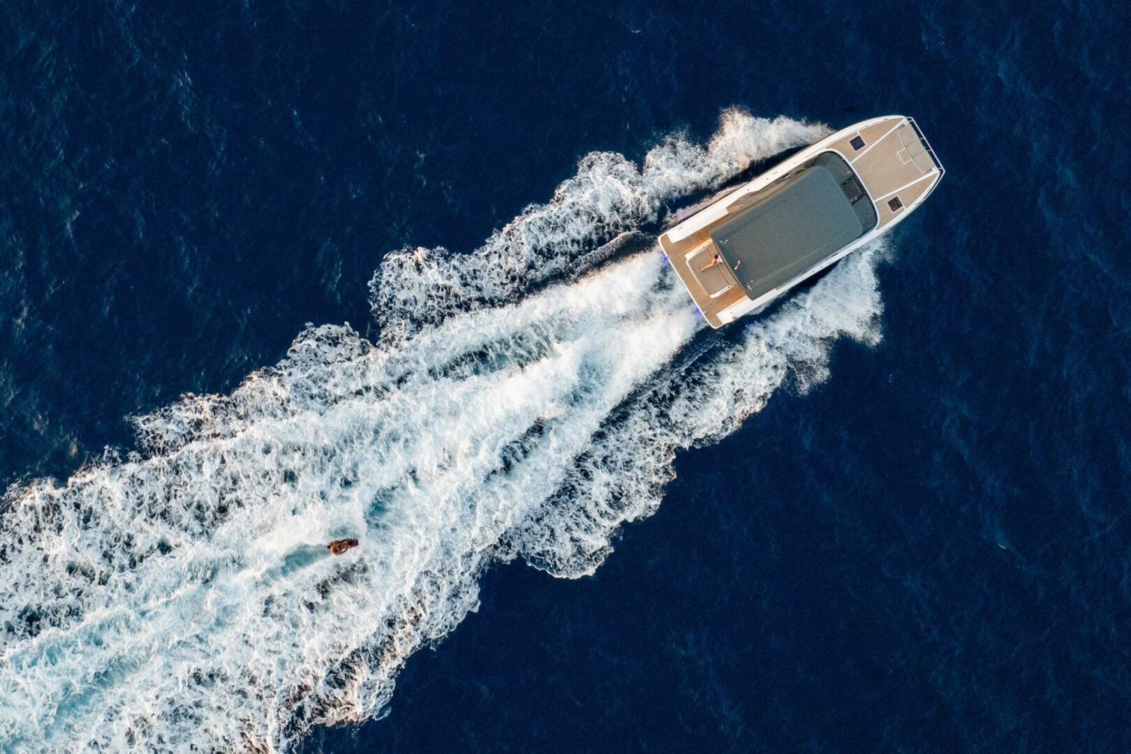 Slide: The Image of Makai M42 Enclosed Saloon 2025 - 5169410