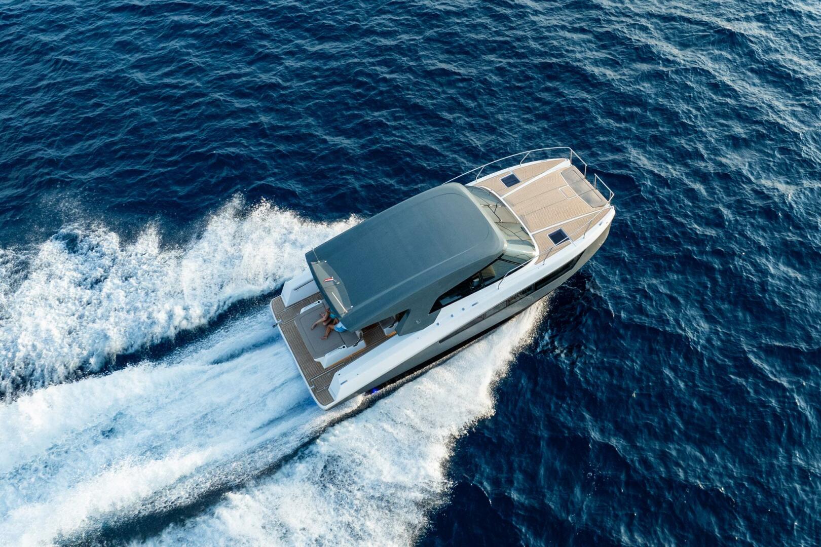 Slide: The Image of Makai M42 Enclosed Saloon 2025 - 5169411