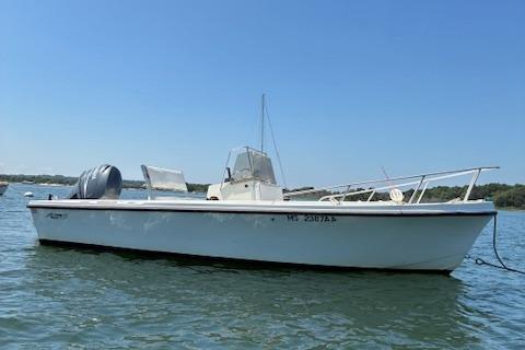 Slide: The Image of 1989 Mako 191CC boat on water under clear blue sky. - 0