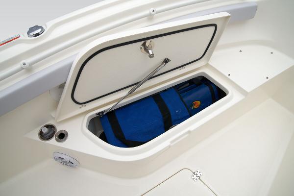 Slide: The Image of Mako 214 Center Console 2024 - 38