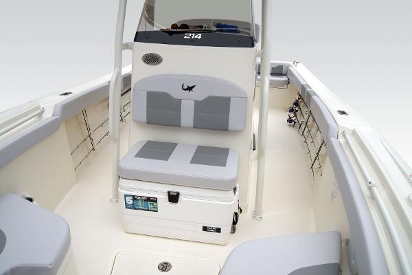 Slide: The Image of Mako 214 Center Console 2024 - 41