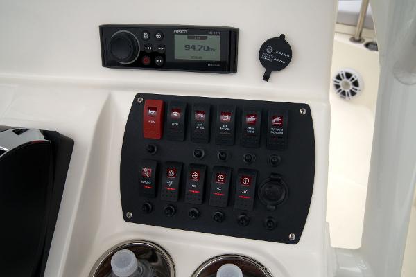 Slide: The Image of Mako 214 Center Console 2025 - 50