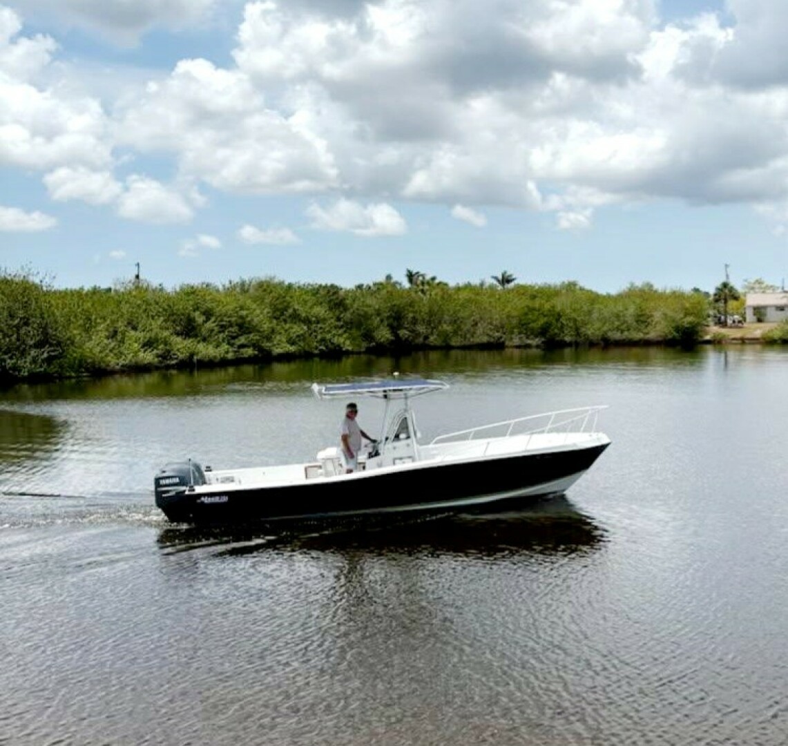 Slide: The Image of Mako 254 Center Console 1985 - 5300623