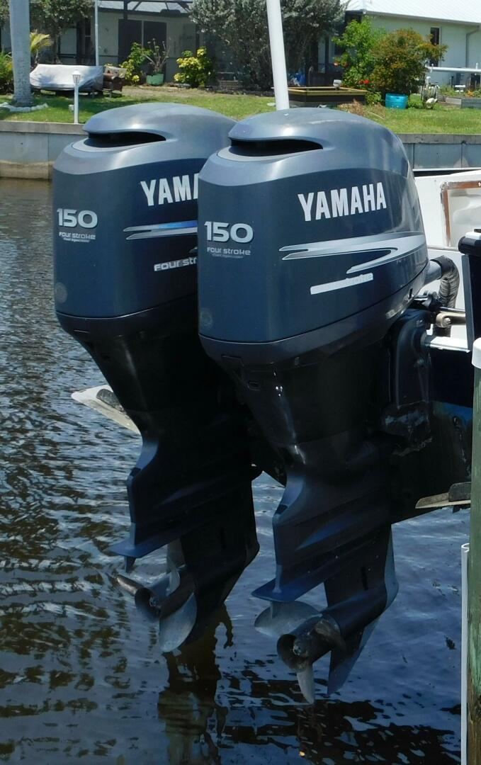 Slide: The Image of Mako 254 Center Console 1985 - 5300646