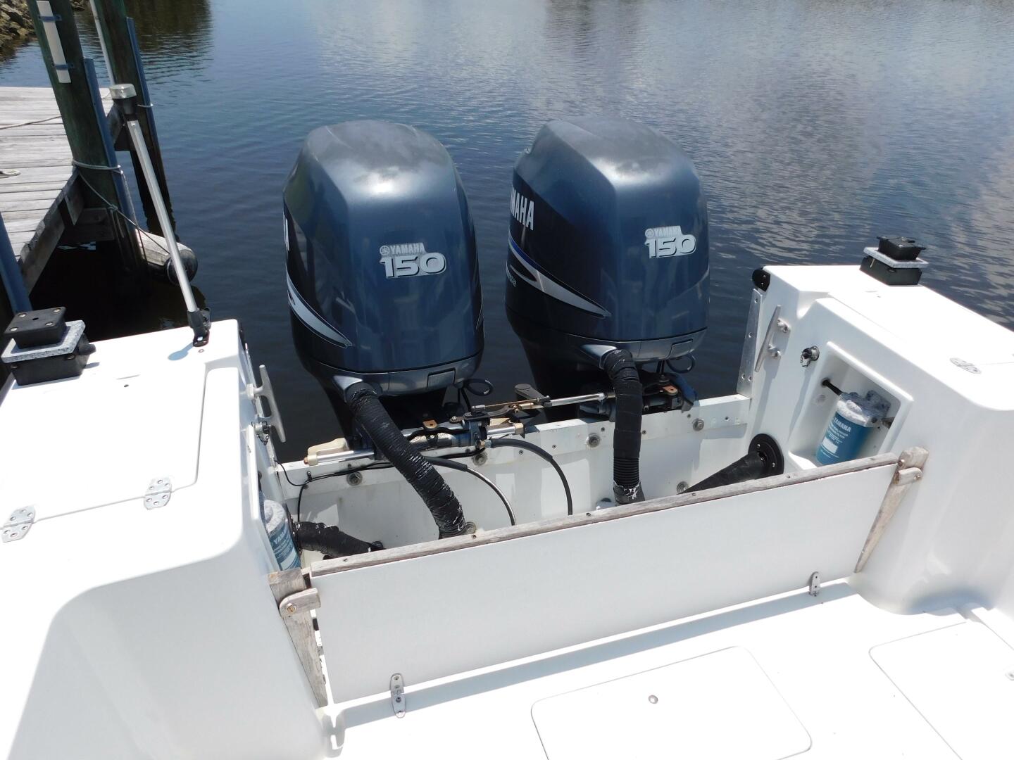 Slide: The Image of Mako 254 Center Console 1985 - 5300648