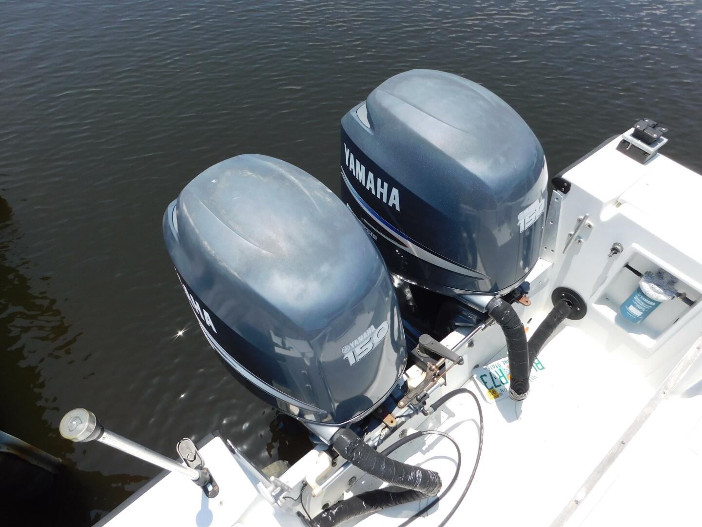 Slide: The Image of Mako 254 Center Console 1985 - 5300649