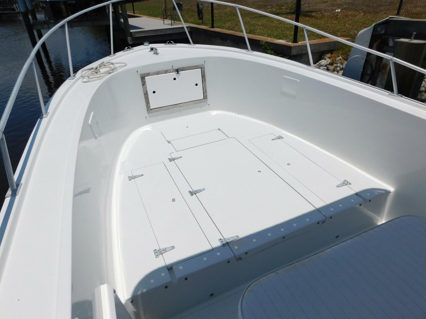 Slide: The Image of Mako 254 Center Console 1985 - 5300651