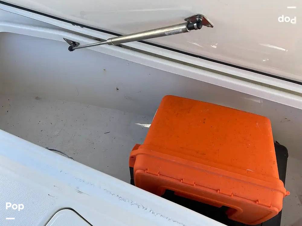 Slide: The Image of Passenger Seating With Storage - 15087372