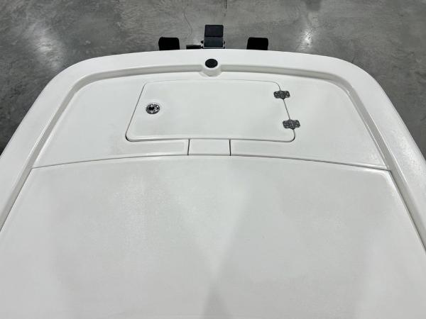 Slide: The Image of 2023 Mako Pro Skiff 13 CC boat deck with storage compartment. - 5