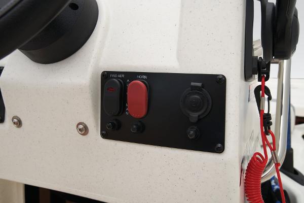 Slide: The Image of Mako Pro Skiff 13 CC 2025 - 31