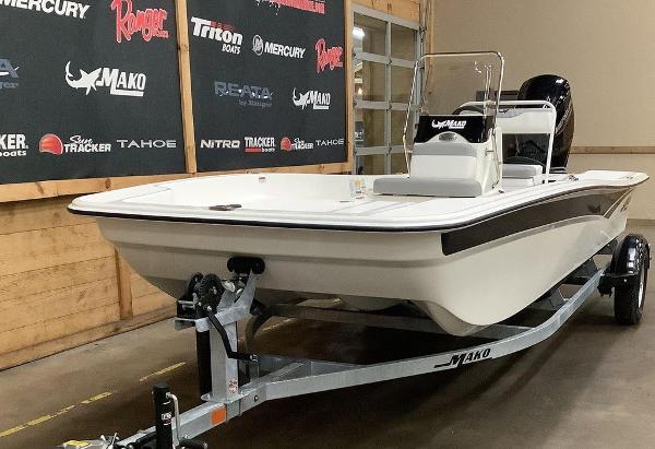 Slide: The Image of 2023 Mako Pro Skiff 17 CC boat on trailer in showroom. - 6