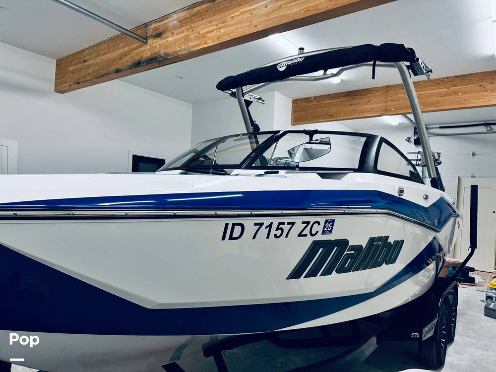 Slide: The Image of Malibu 22 LSV 2023 - 15300370